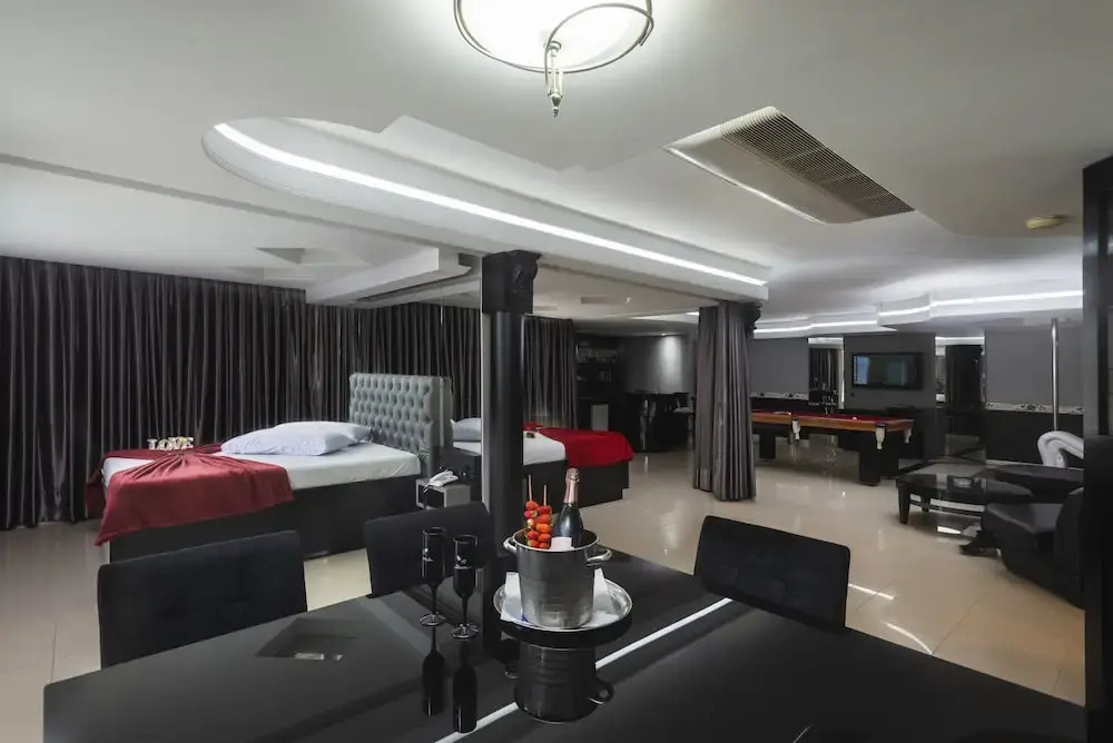 Motel 2001