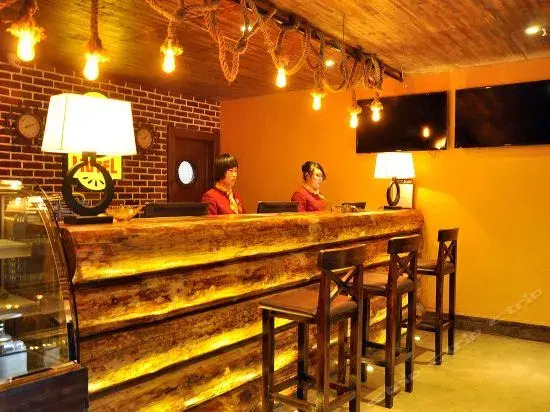 龙亭尚景酒店(大营盘省贸易学校店)