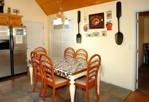 Rivendell Creekside Cabin - 3 Br Cabin
