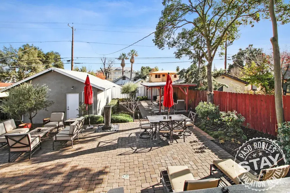 Olive Gate 3 Br home by RedAwning