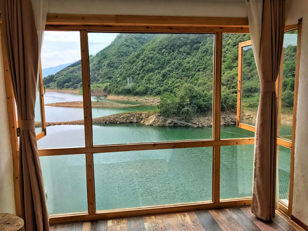 Deyishe Nuanwan Lake Inn