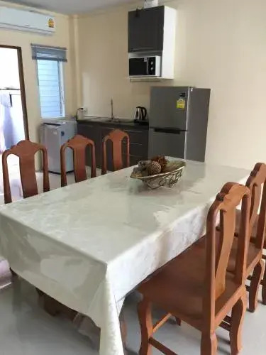 Krabi Town Sleeps 8 With Kitchen