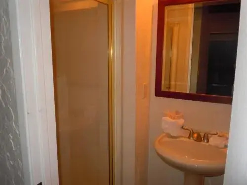 Three-Bedroom Deluxe Townhouse Unit #40 by Snow Summit Townhouses