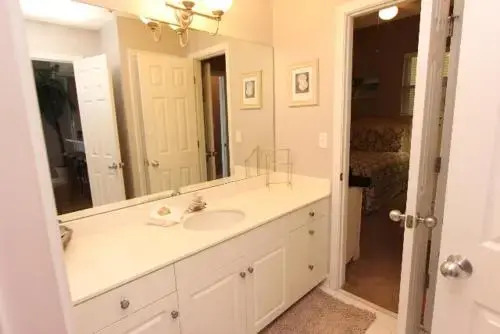 Leeward Key 1205 - 2 Br condo by RedAwning