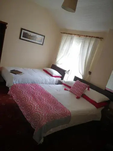 The Lynbar Hotel