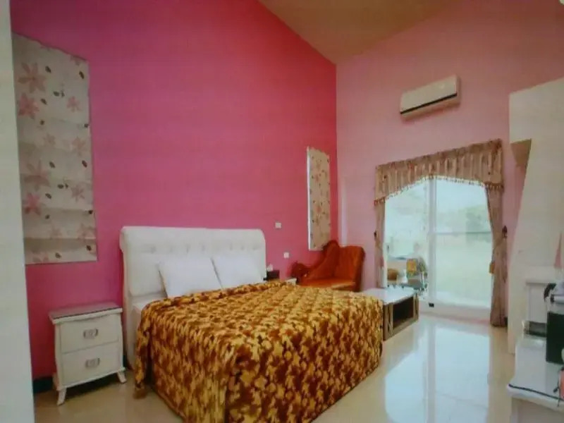 Jen Ti Rainbow House