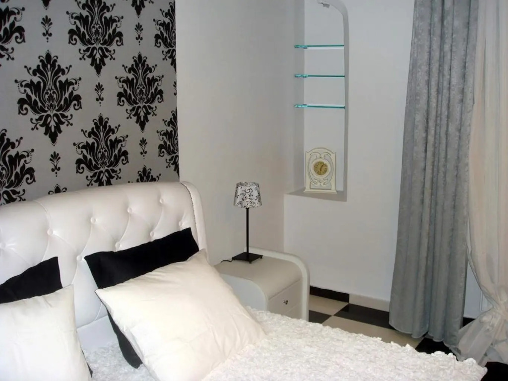 Spot Inn Town Hall Apartament