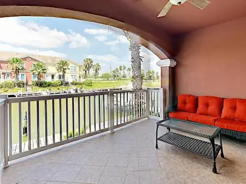 6 Harbor Town House - 3 Br townhouse by RedAwning