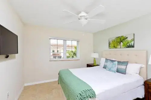 2353 SE 5th Street Townhouse - 3 Br townhouse by RedAwning