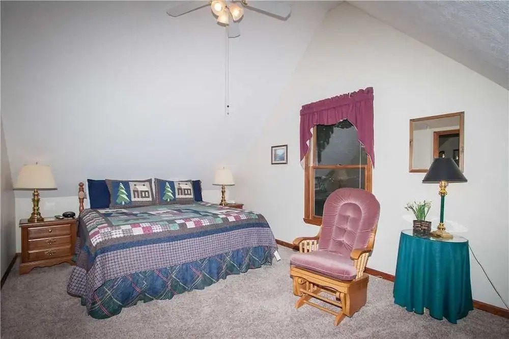 Bear Trails - Two Bedroom Cabin