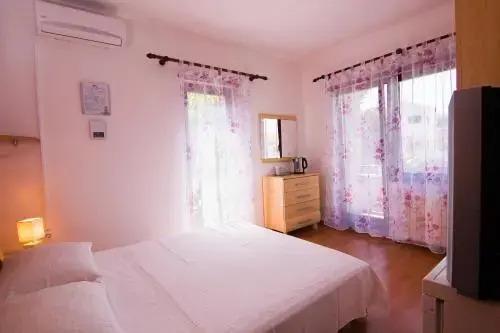 Apartments and Rooms Ivana