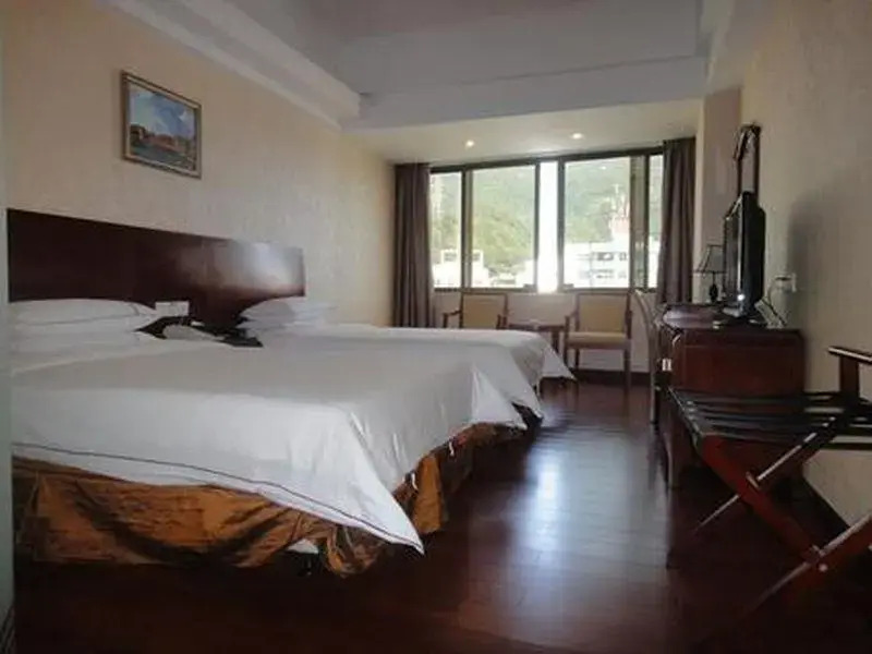 Vienna Hotel Shenzhen Bijiashan Yinhu Metro Station