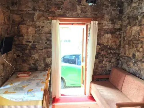 Iolandi House