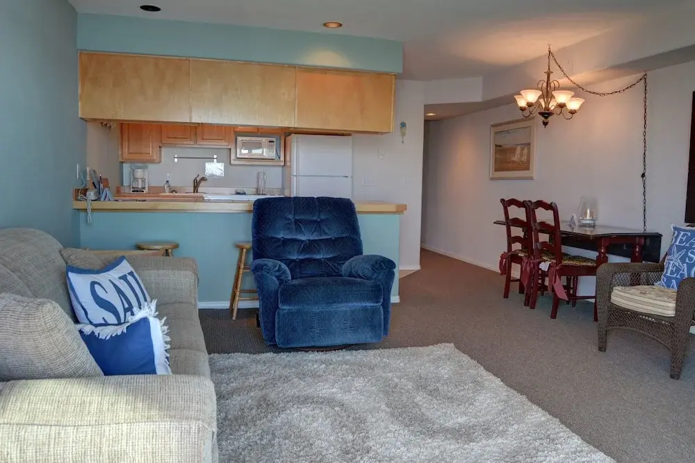 Waters Edge 213