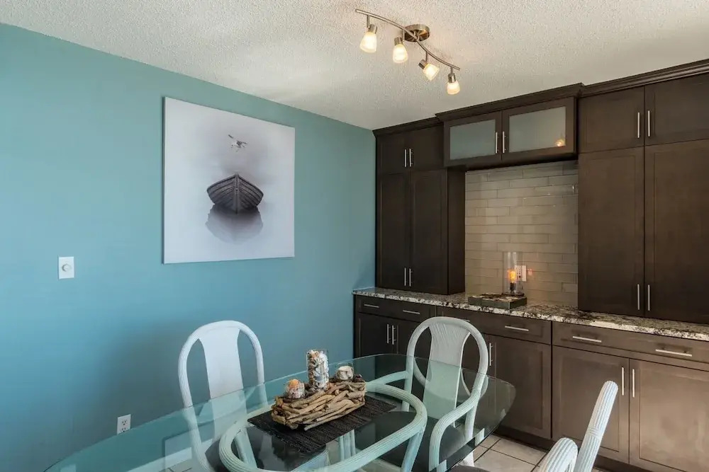 AquaVista East 805 - 2 Br condo by RedAwning