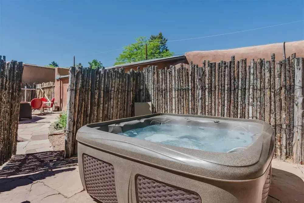 Paloma - Historic Adobe One Block to Canyon Road, Five Blocks to The Plaza, Gorgeous Furnishings, Fireplace, Hot Tub
