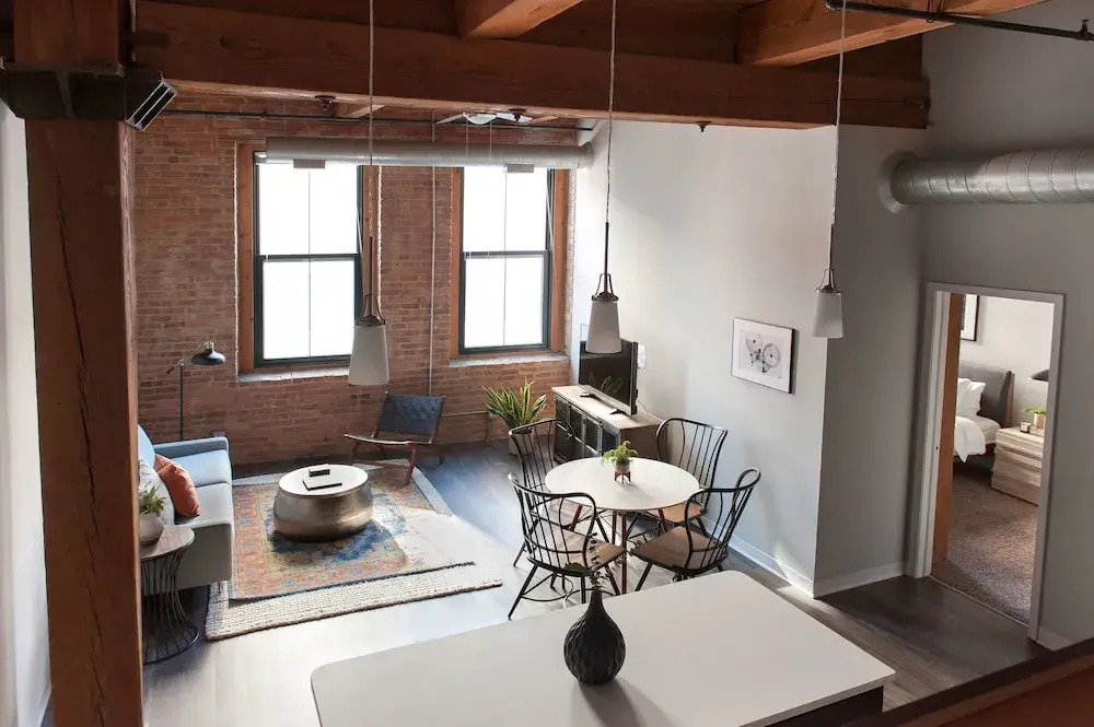 Bright South Loop Suites by Sonder
