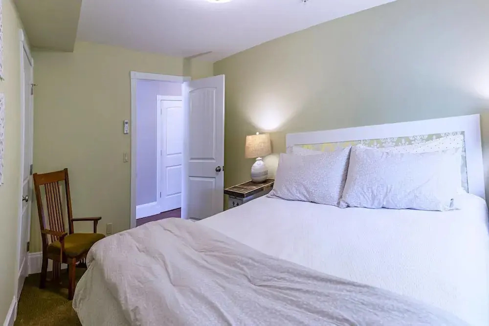 Pioneer House - North Suite