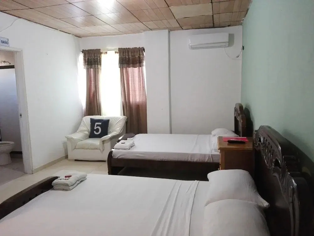 Sarie Bay Inn