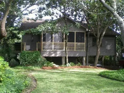 306 W Cooper-Cozy Cabana