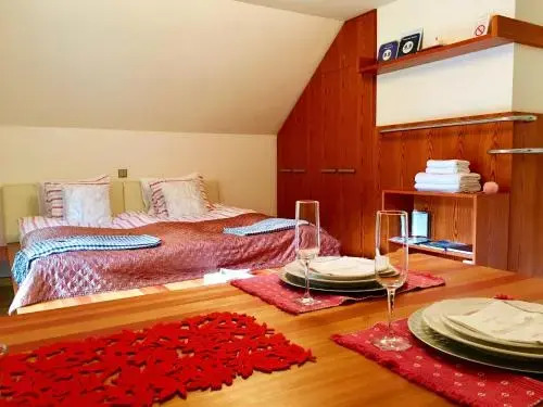 Ciklamen Room