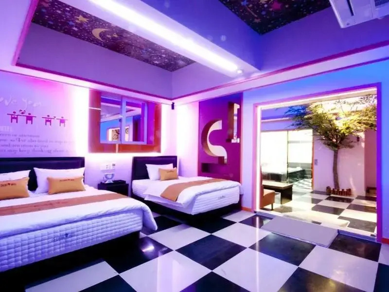 Icecream Hotel