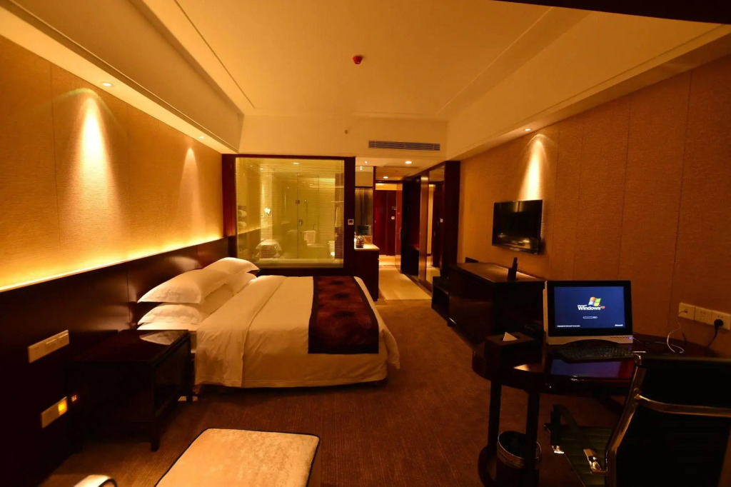 Huating Lake Shijiyuan Intl Hotel