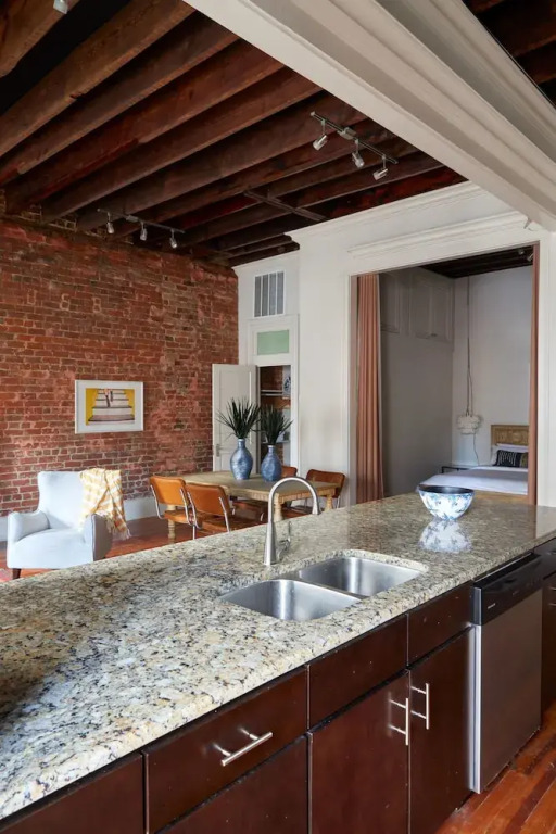 Charming Central Business District Suites by Sonder