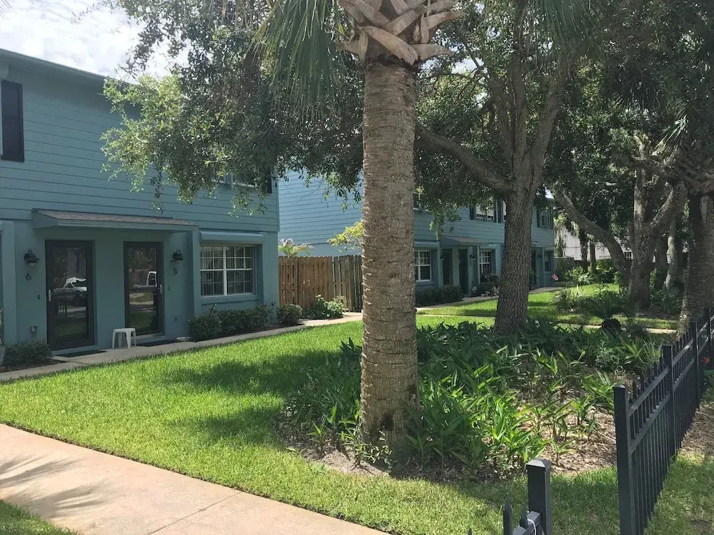 Beach Nest-2 bdrm Home with 1 car Garage