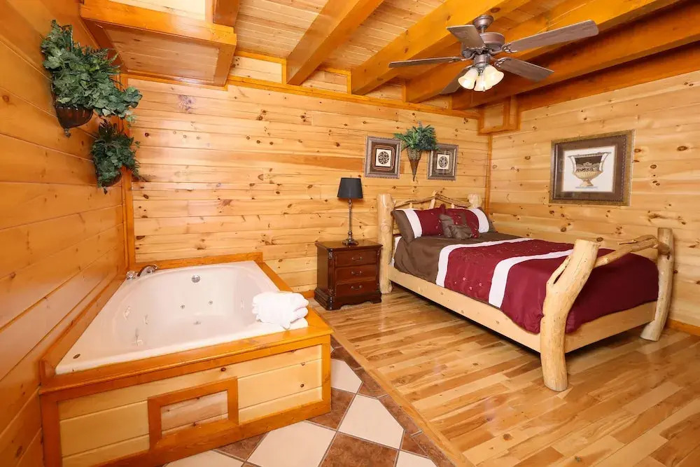 Family Valley 6 Br cabin by RedAwning