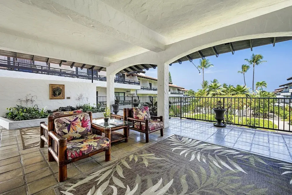 Casa De Emdeko 222 by RedAwning