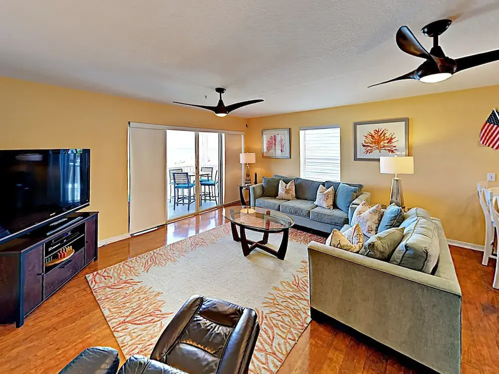 Unbeatable Beachside in Indian Rocks Beach by RedAwning