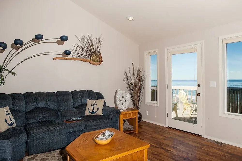 Jim's Crows Nest 3 Br townhouse by RedAwning