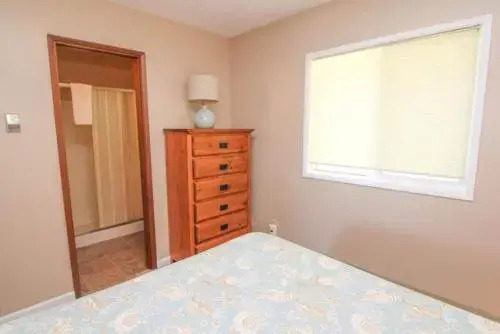 Hillside - 4 Br home by RedAwning