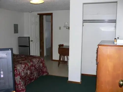 Locust Grove Motel