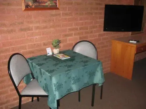 Country Roads Motor Inn