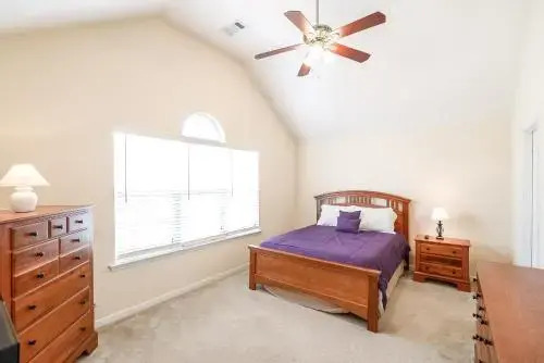 Campton Road Home - 4 Br Home