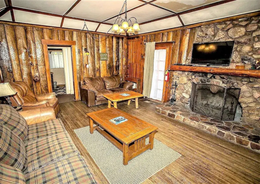 0451 - Shore Acres Lodge Unit 100 Unit 105