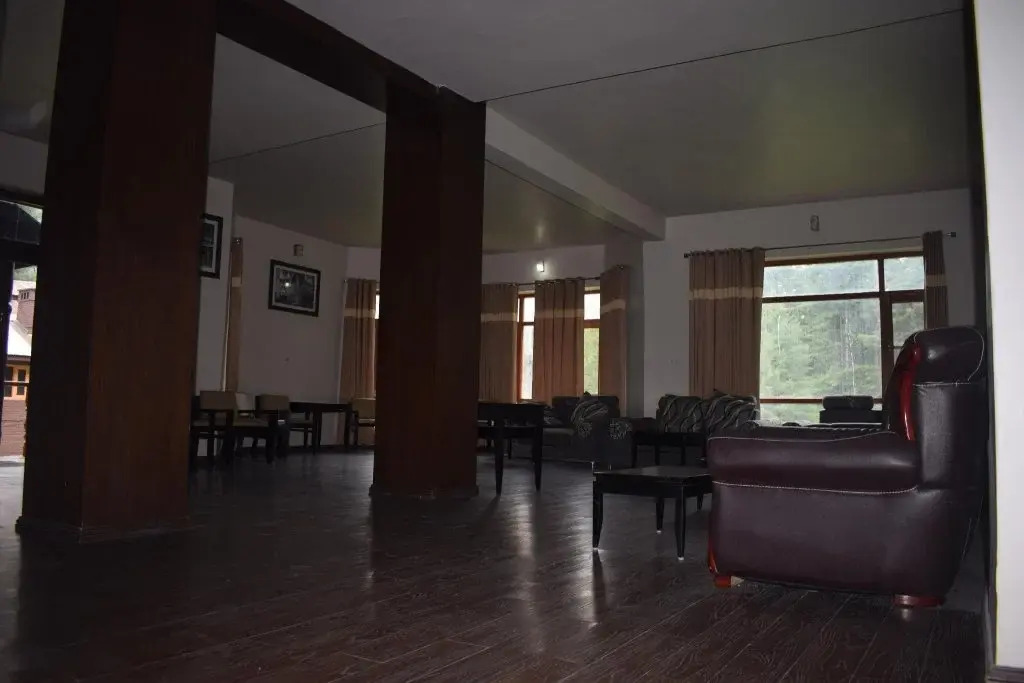 Pahalgam Hotel Riverside Luxury