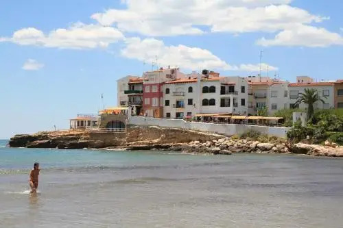 Villa Neus Barà, jardín y piscina privada