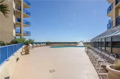 Four Seasons 902E - 3 Br condo by RedAwning