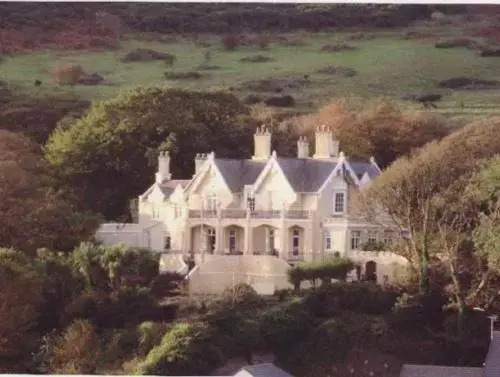 Ravenscliffe Lodge