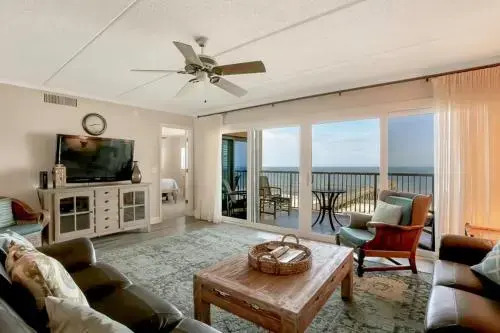 Upper Unit Condo Overlooking Both the Ocean Pier and Swimming Pool by RedAwning