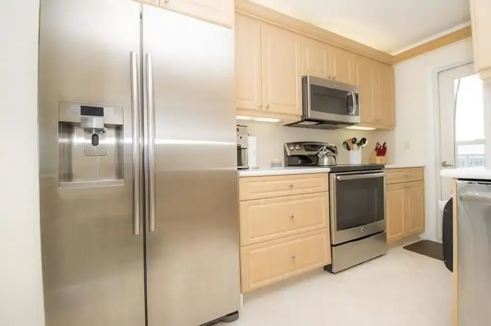 380 Seaview Ct. 2 Br Condo
