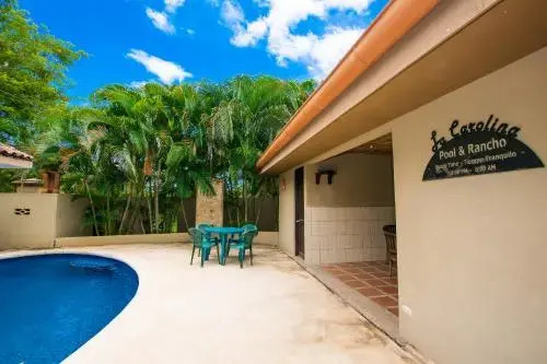 Updated budget condo - Centrally located at 5 minute drive from 4 beaches