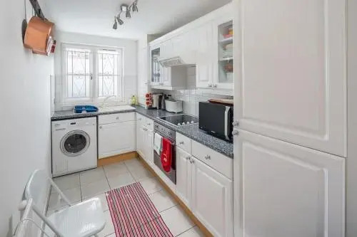 Veeve  1 Bed Flat Brompton Park Crescent Fulham