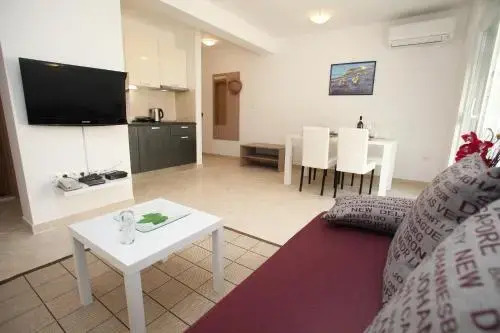 Villa Iris Apartments