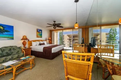 Royal Kahana #911 2 Bedroom Condo by RedAwning