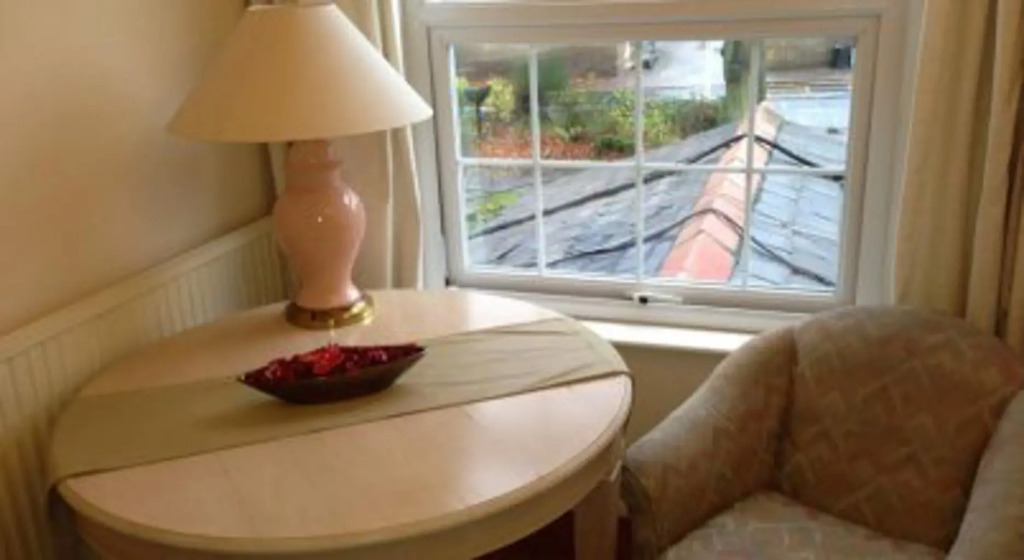 South Lodge Hotel