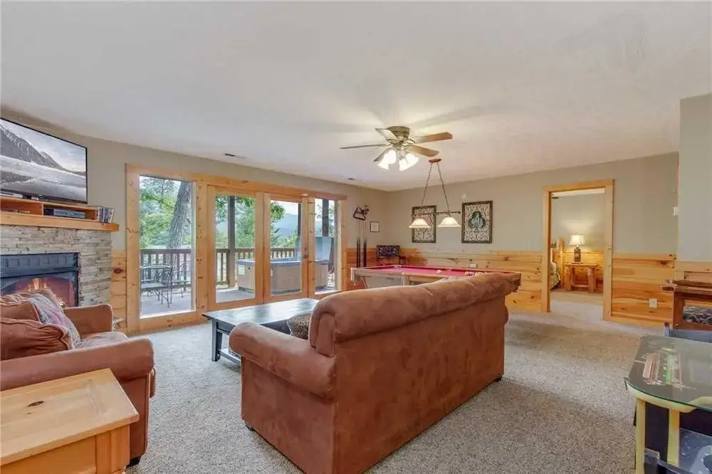 Chimney Top Overlook - Four Bedroom Cabin